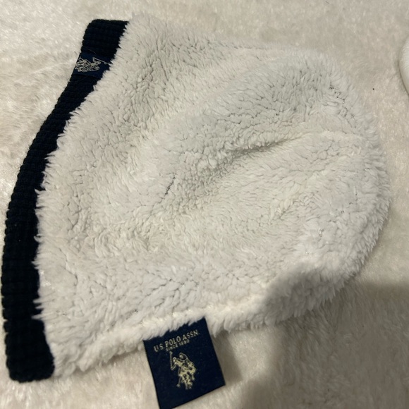 Ralph Lauren Children’s faux fur lined tuque - Picture 5 of 5
